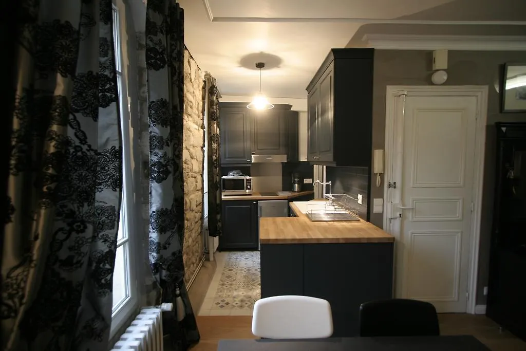 Parisinteriorsrentals - Beautiful Le Marais Notre Dame Appartement